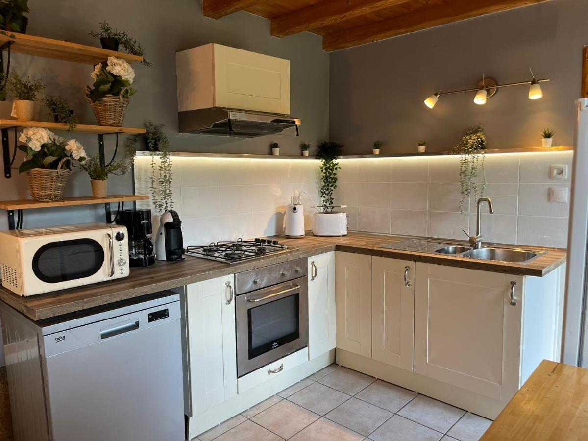 La Maison Des Commis Morestel Exterior photo