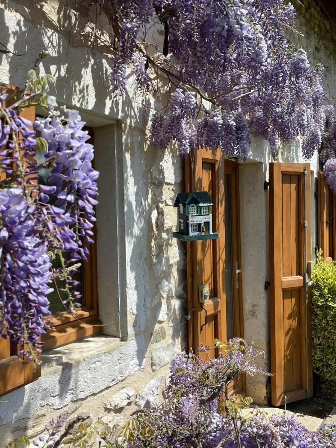 La Maison Des Commis Morestel Exterior photo