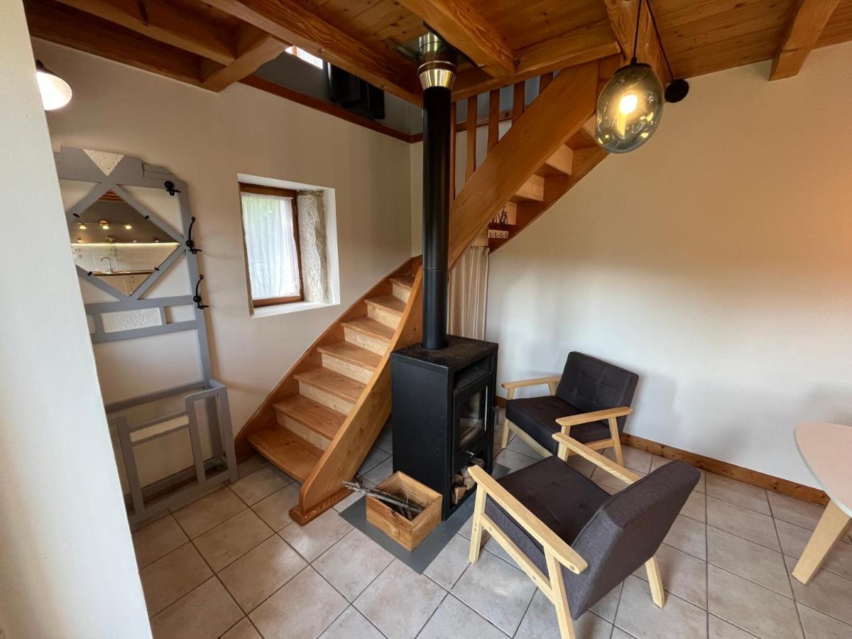 La Maison Des Commis Morestel Exterior photo